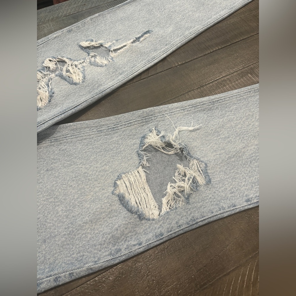 PacSun 90s Boyfriend Ripped Jeans Size 26 Light Wash Blue - Picture 5 of 9